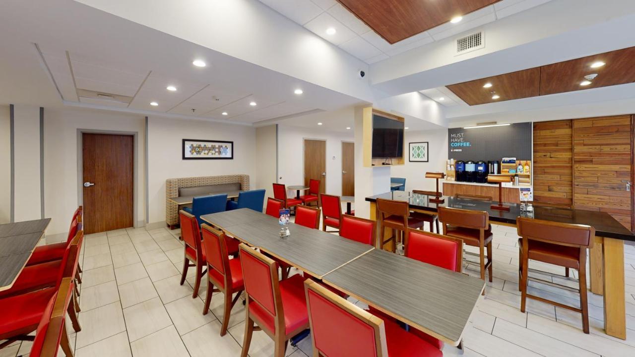 Holiday Inn Express South Burlington By Ihg Экстерьер фото